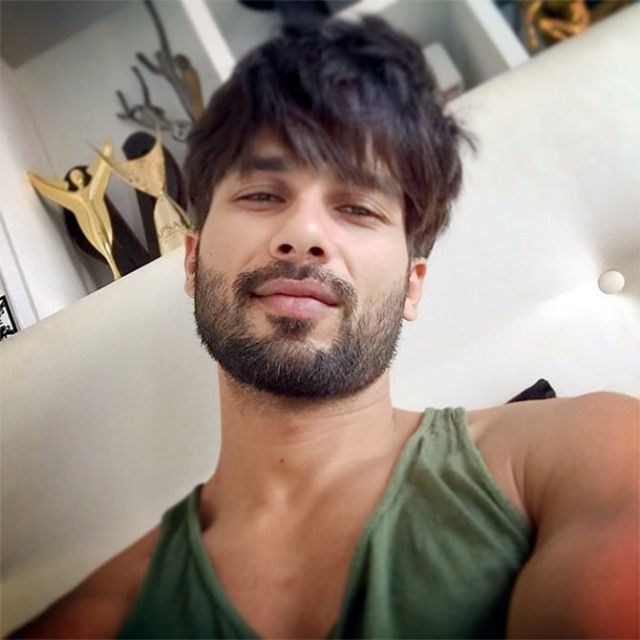Click here to see Shahid's selfie's lifestyle!