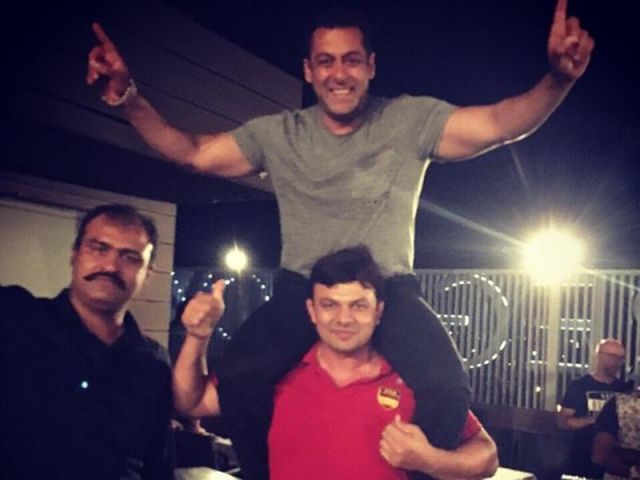 See pics, Sultan wrap party