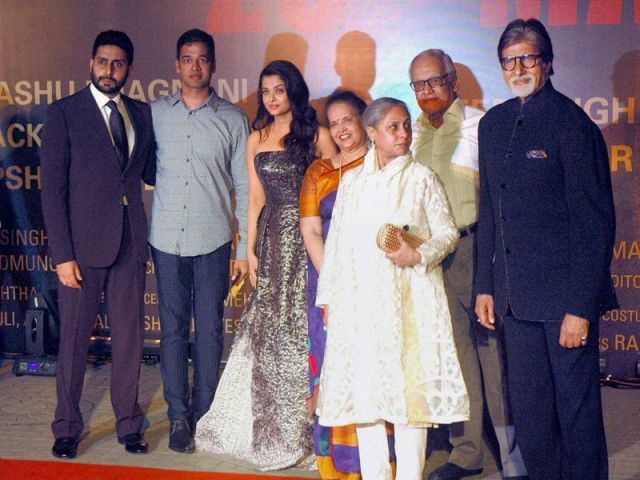 Aishwarya with the whole Bachchan family at Sarbjit Screening