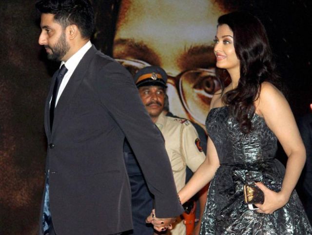 Aishwarya with the whole Bachchan family at Sarbjit Screening