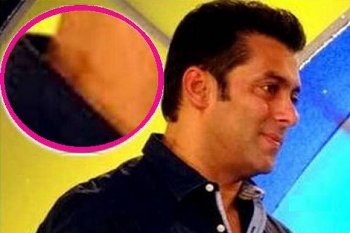 Bollywood celebs caught by camera with their love bites!