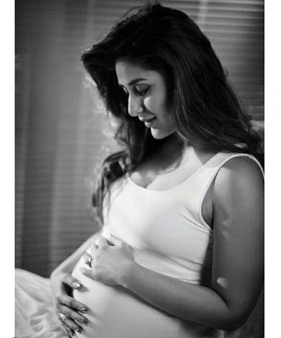 Pictures Alert: Kareena Kapoor Khan beautifully flaunts her baby bump in recent photo-shoot