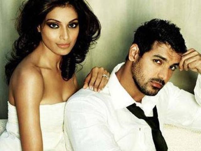 Check out the list; which Bollywood couple lived in live-in-relationship !!!