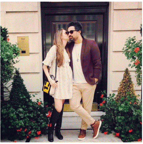 Rannvijay Singh Sigha's wife Priyanka flaunts her baby bump in pictures!