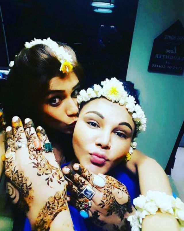 Nisha Rawal hosted Karva Chauth Mehendi Party;see who attended it !