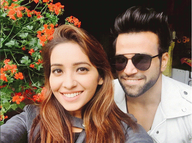 Romantic holiday of Asha Negi and Rithvik Dhanjani in Switzerland make you awwww.....