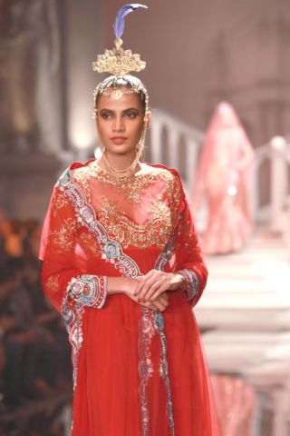 बीएमडब्ल्यू इंडिया ब्राइडल फैशन वीक के ग्रैंड फिनाले डिजाइनर बने सुनीत वर्मा