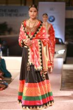 बीएमडब्ल्यू इंडिया ब्राइडल फैशन वीक 2015 :डिजाइनर गौरी और नैनिका