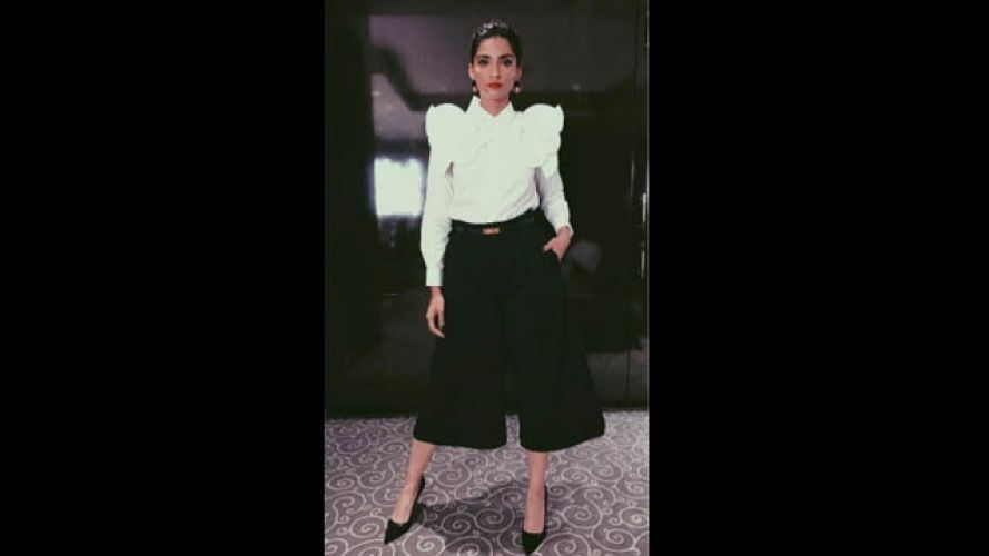 10 Best Look of Stunning Sonam Kapoor !