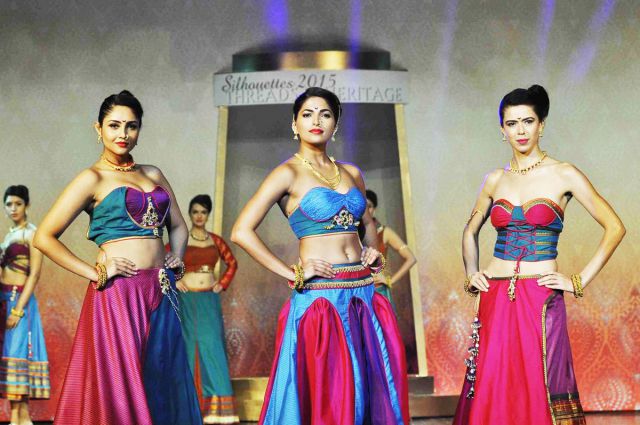 मुंबई Silhouettes 2015 फैशन शो में दिखा मॉडल्स का जलवा