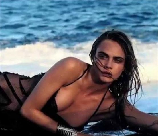 You can't afford to miss Cara's this Vogue photoshoot !