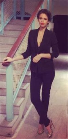 Front open blazer is the new trend for Bollywood actresses