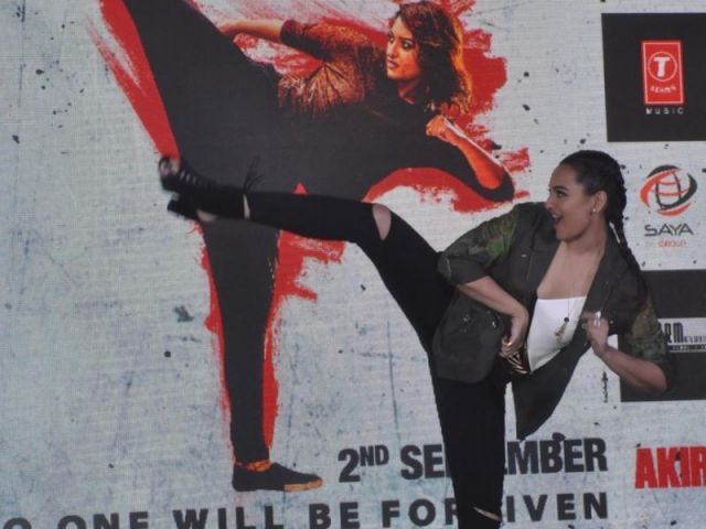 See the action girl Sonakshi Sinha launches Akira song !