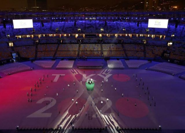 The closing ceremony of Rio Olympics ends with light,music and rain !