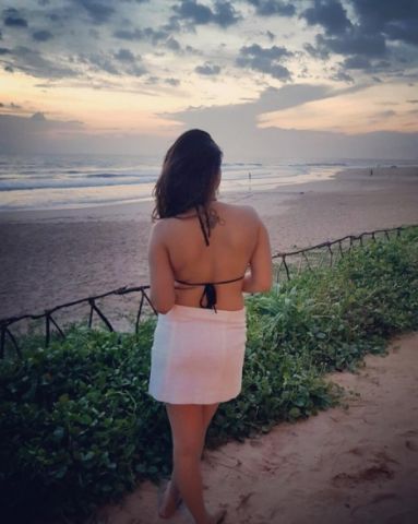 Hot holiday of Sumona Chakravarti in Sri Lanka