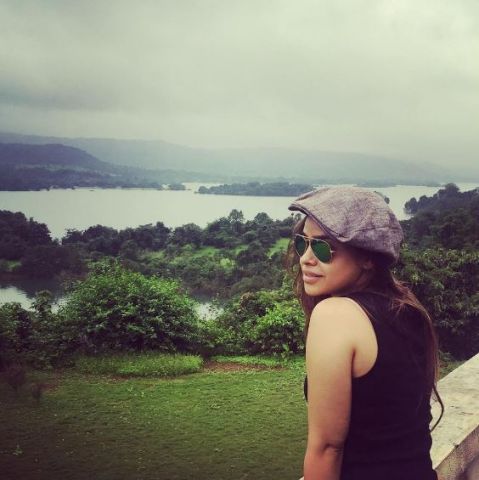 Hot holiday of Sumona Chakravarti in Sri Lanka