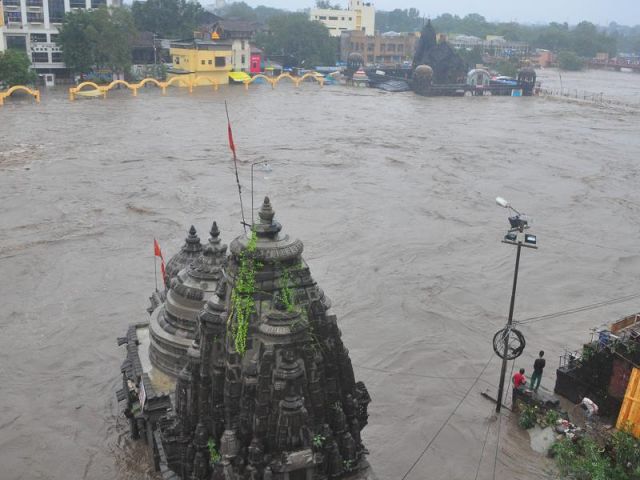 Hefty rains stroke Maharashtra