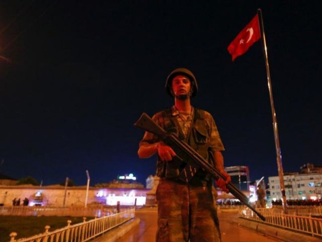 Military attempts coup in Turkey,See pics !