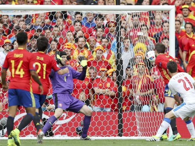 Exclusive from Euro 2016:Spain beat plucky Czechs