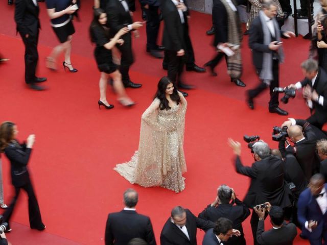 The Red Carpet Queen Aishwariya, again escalate her magic