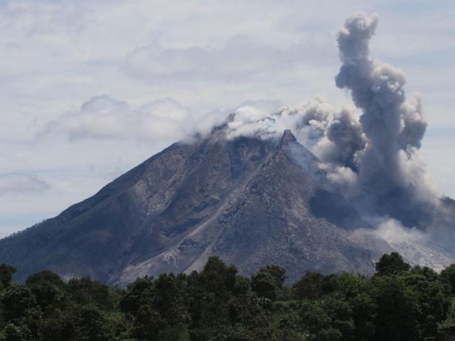 Indonesian volcano ‘Sinabung’ spews