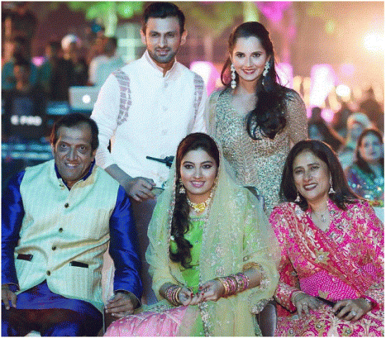 Pictures: Sania Mirza flaunted starry at her sister Anam Mirza's Sangeet