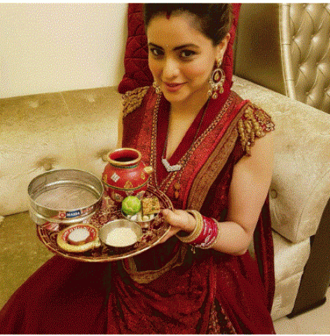 Karva Chauth's fever continues;as celebrities flaunts on the day !