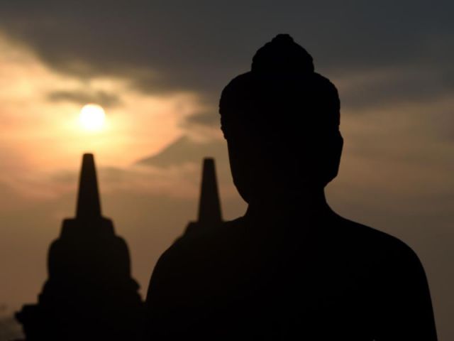 Glorious of Borobudur temple in Indonesia !