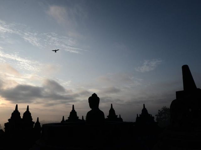 Glorious of Borobudur temple in Indonesia !