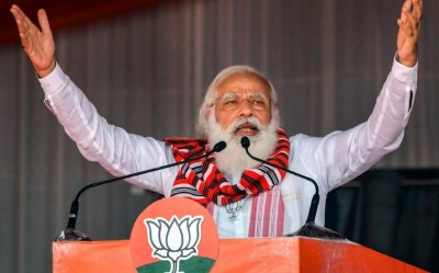 Politics on 'Gamosa' in Assam, PM Modi besieges Congress and Ajmal