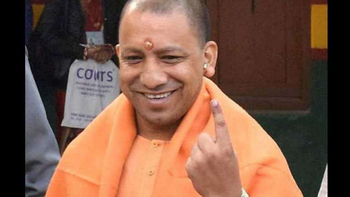 Corona: CM Yogi's big action on negligence, freed this doctor from post