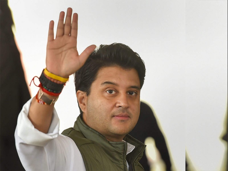 ज्योतिरादित्य सिंधिया के मंत्री बनने पर कांग्रेस ने कसा तंज तो भाजपा ने दिया करारा जवाब