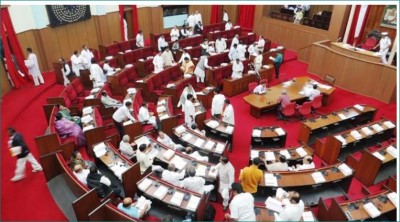 Legislators throw slippers, earphones, and paper to Speaker of Legislative Assembly, suspended