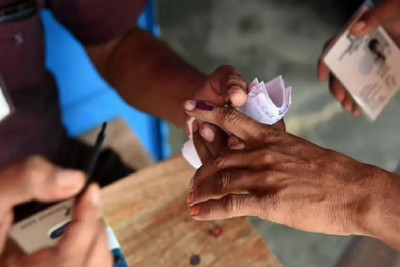 5 policemen suspended for firing amid voting in Assam