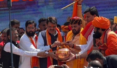 Sanjay Raut attacks Eknath Shinde in Ayodhya, says 'they are imitating us'