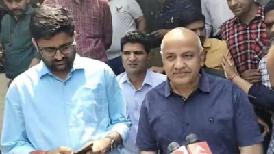 Manish Sisodia, who arrived in Gujarat, saw the school and said- 'This is a kind of joke...'
