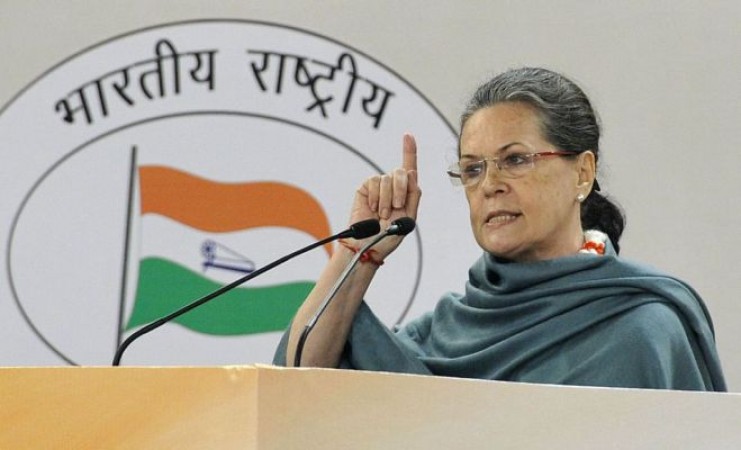 Sonia expresses concern over corona deaths in CWC meeting
