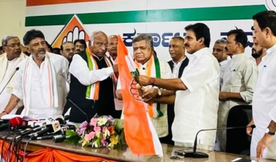 कर्नाटक चुनाव से पहले भाजपा को बड़ा झटका, कांग्रेस में शामिल हुए पूर्व सीएम शेट्टार