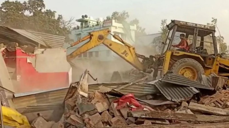 'Mama's bulldozer' walks into ex-CM's shops, creates ruckus