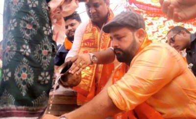 More than 100 Christian families returned home, BJP leader welcomed them by washing their feet with Gangajal