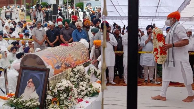 PM Modi reached Chandigarh to pay his last salute to Prakash Singh Badal, crowd gathered for darshan