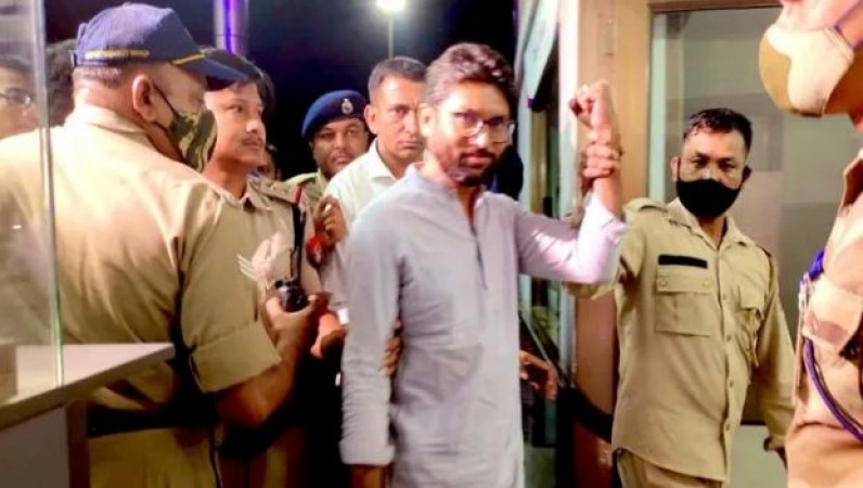 जमानत मिलने के कुछ देर बाद ही फिर गिरफ्तार किए गए MLA जिग्नेश मेवाणी, असम पुलिस पर किया था हमला