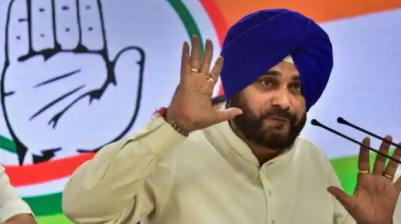 Navjot Sidhu kept on protesting alone, not a single senior leader of Congress reached