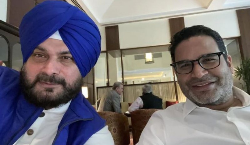 Sidhu rubbed salt on the wounds of Congress, tweeted a photo with PK and said - old gold and old friends...