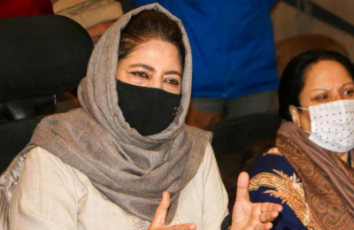Mehbooba Mufti who said, 'There will be no one to lift tricolour,' also changed her DP