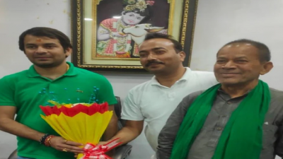 Raees Khan seen with Tej Pratap Yadav, political turmoil