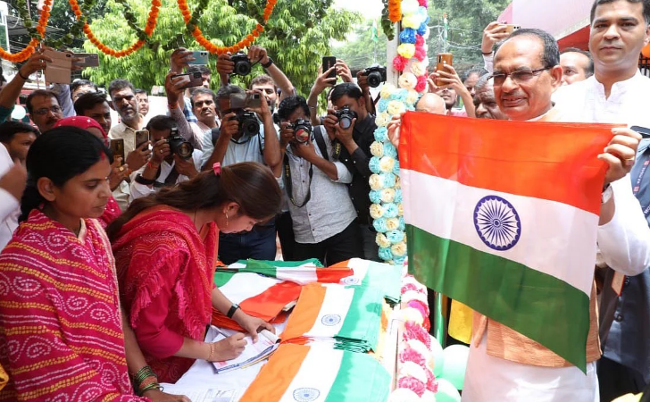 Congress distributing tricolour for free, furious CM Shivraj said this big thing