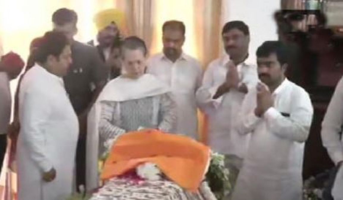 PM Modi,  Amit Shah and other leaders pay tribute to Sushma Swaraj in Delhi