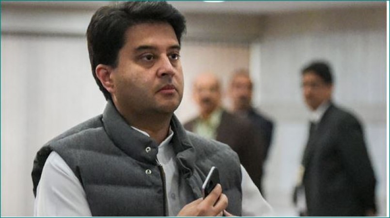 Union Minister Jyotiraditya Scindia held emergency meeting midnight