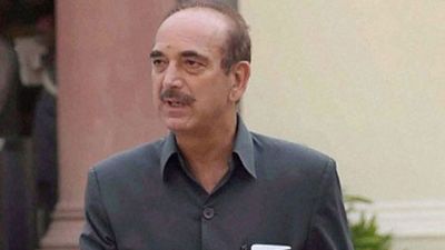 Congress veteran Ghulam Nabi Azad stopped at Srinagar airport,  to be deported to Delhi